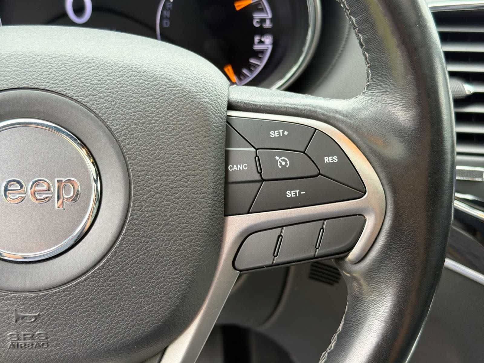 Used 2020 Jeep Grand Cherokee Overland AWD/4WD image 22
