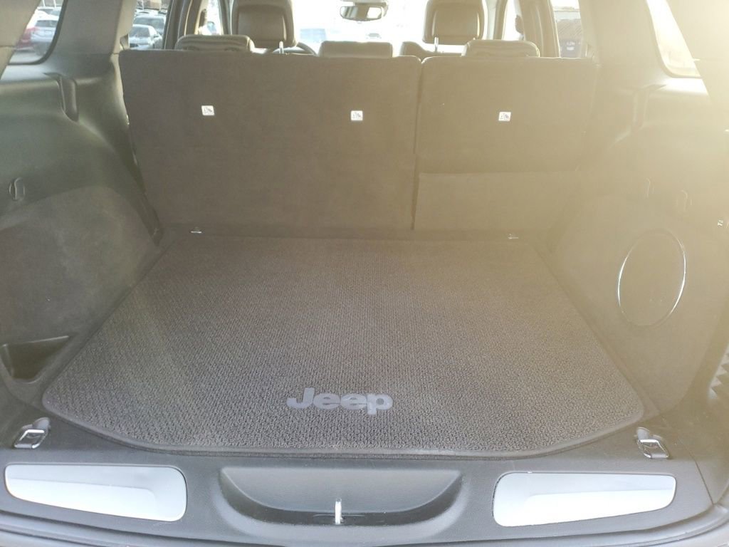 Used 2018 Jeep Grand Cherokee Summit image 28