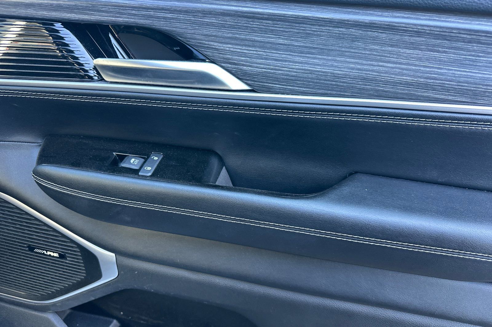 Used 2024 Jeep Wagoneer L Series II w/ Flexible Seating Group image 20