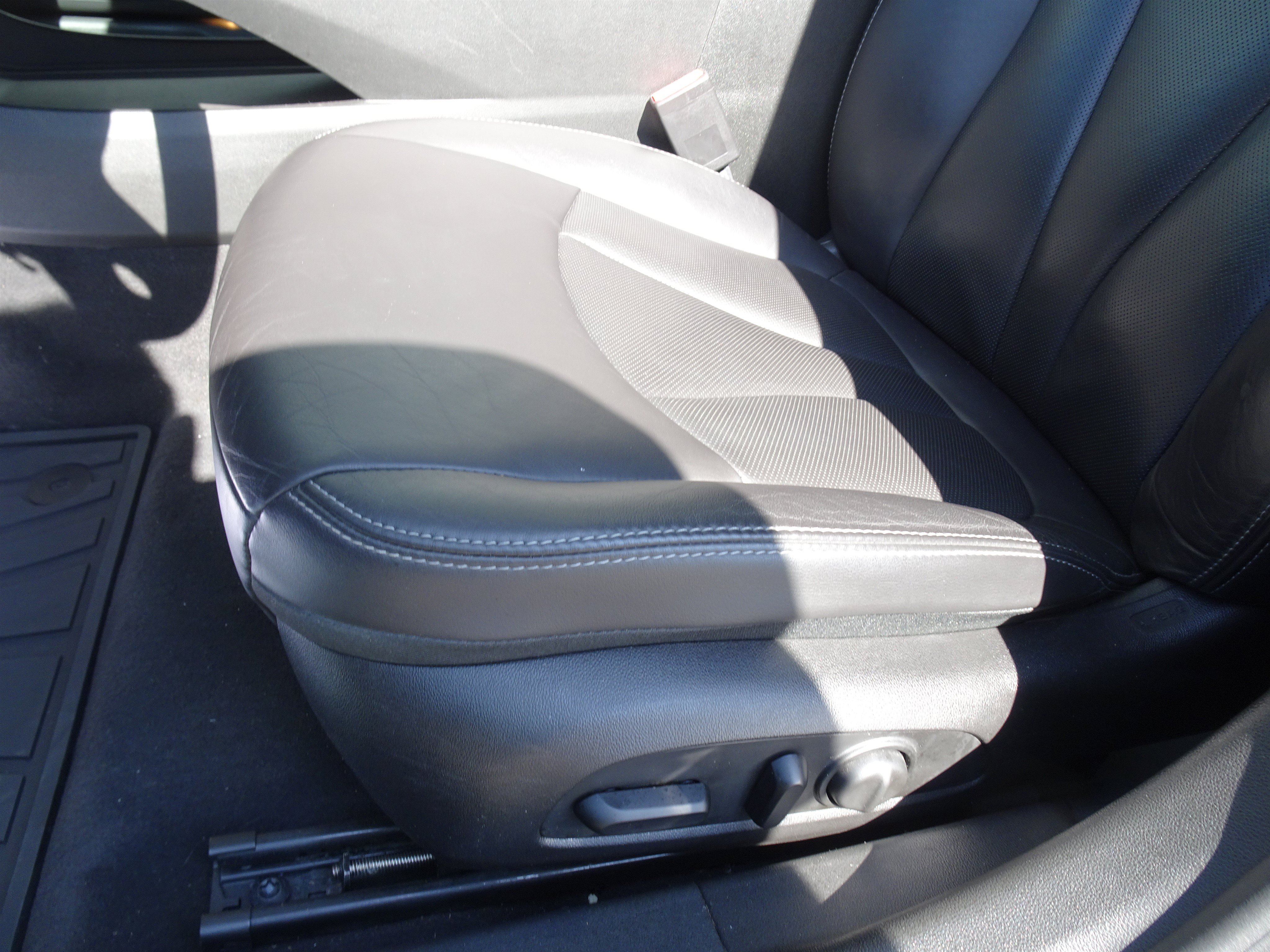Used 2017 Buick LaCrosse Essence w/ Sun and Shade Package FWD image 9