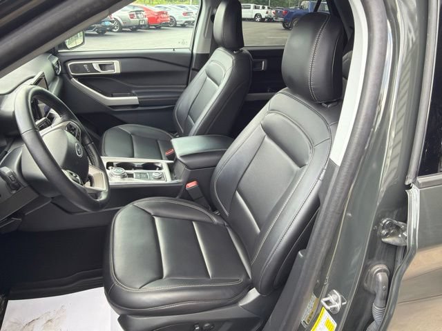 Used 2024 Ford Explorer XLT w/ Equipment Group 202A AWD/4WD image 7
