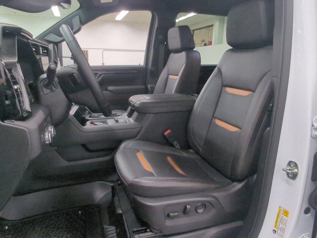 Used 2026 GMC Sierra 2500 AT4 w/ Technology Package AWD/4WD image 9