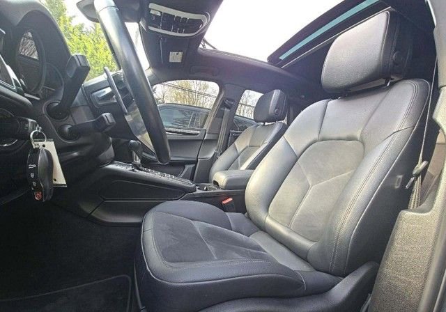 Used 2018 Porsche Macan AWD/4WD image 6