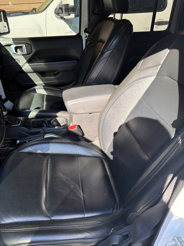 Used 2022 Jeep Wrangler Unlimited Sahara AWD/4WD image 25