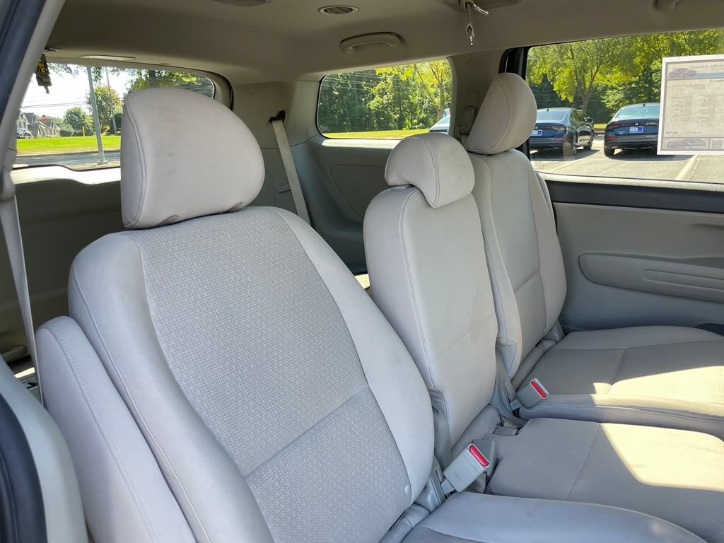 Used 2017 Kia Sedona LX FWD image 34