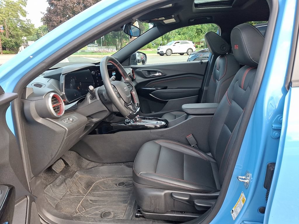Certified 2024 Chevrolet Trax RS w/ Sunroof Package FWD image 13