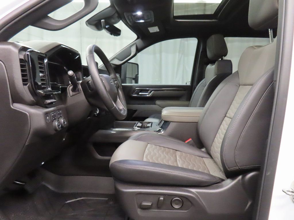 Used 2025 Chevrolet Silverado 2500 ZR2 w/ Technology Package image 12