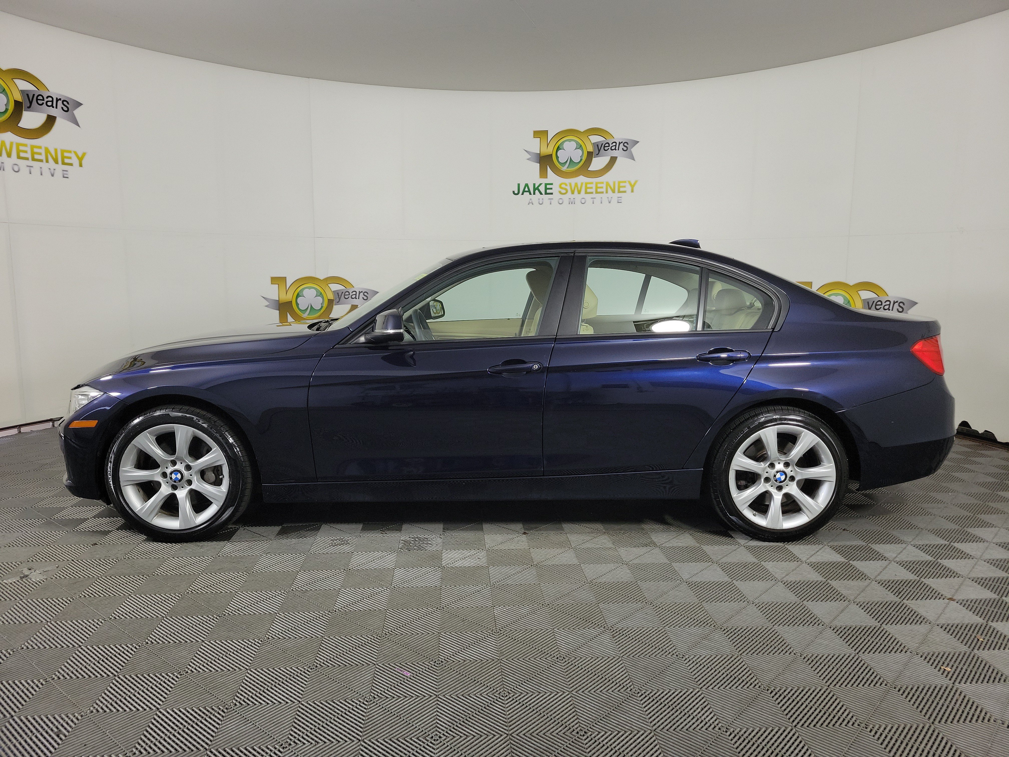 Used 2014 BMW 335i xDrive Sedan AWD/4WD image 4