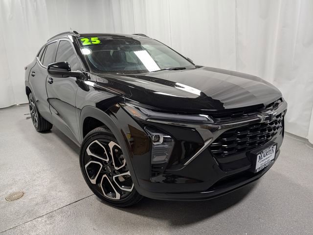 Used 2025 Chevrolet Trax RS image 2