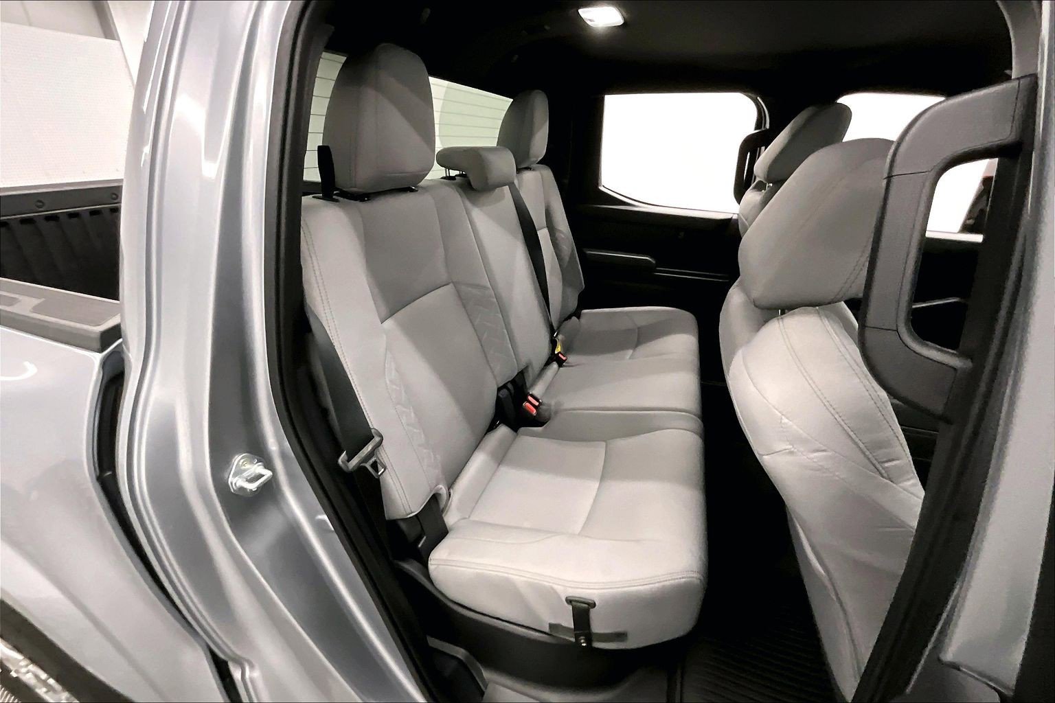 Used 2025 Toyota Tacoma SR5 AWD/4WD image 25
