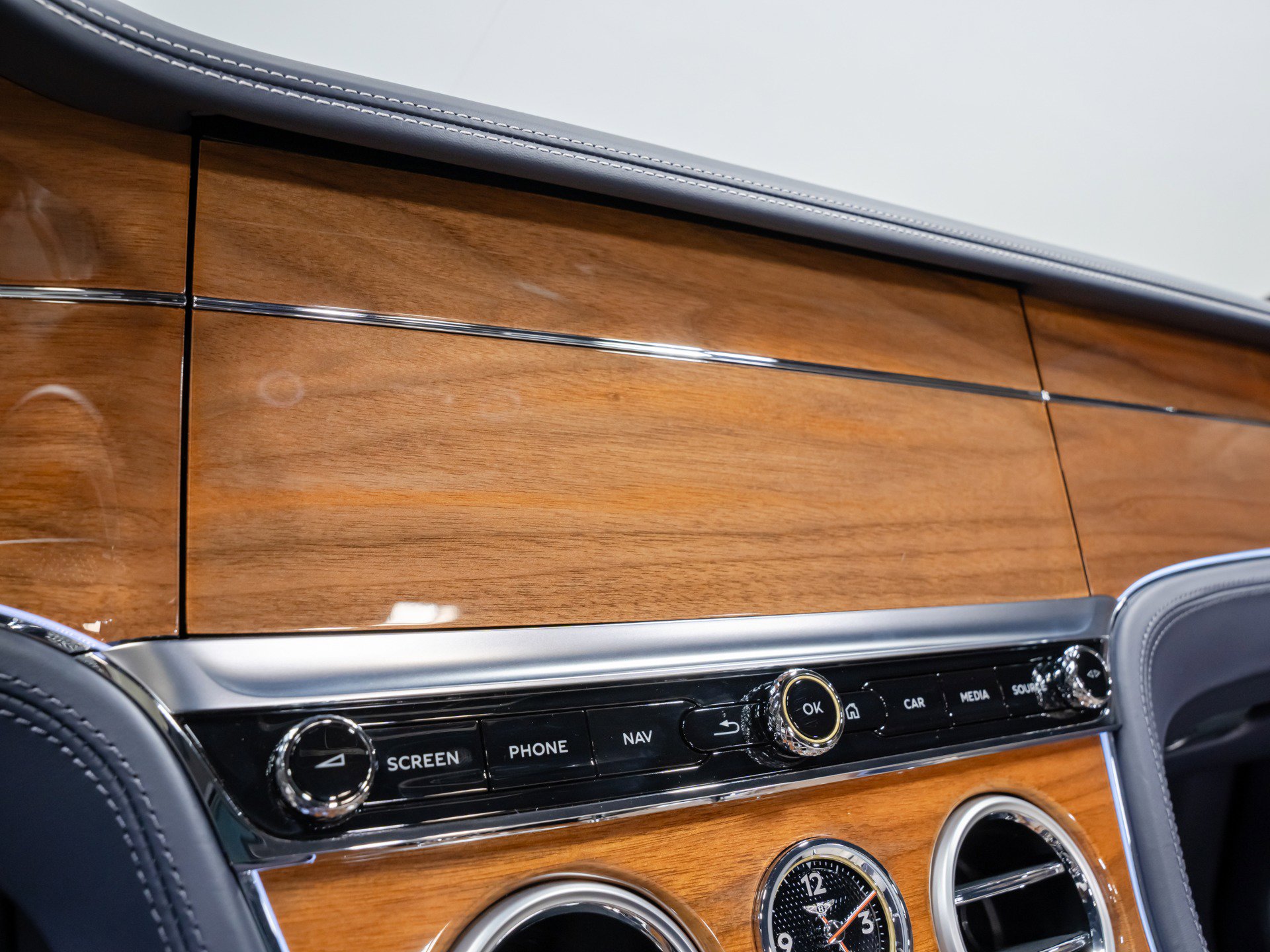 Used 2024 Bentley Continental GT V8 AWD/4WD image 59