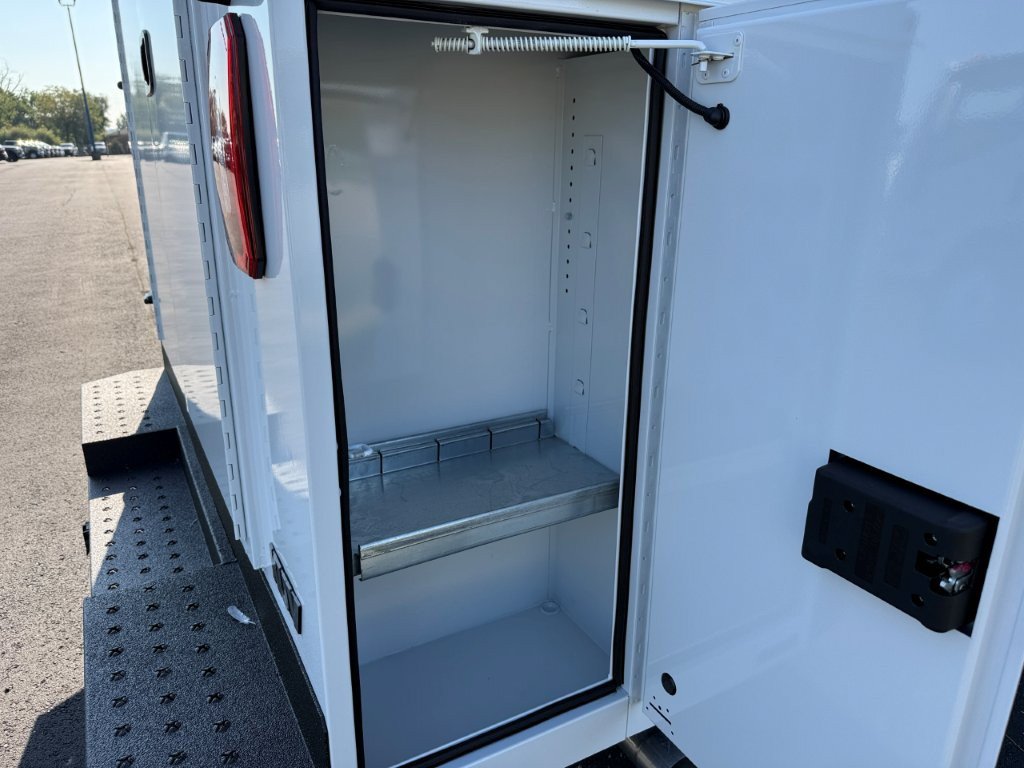 New 2027 Ford E-350 and Econoline 350 Super Duty w/ Power Equipment Group RWD image 9