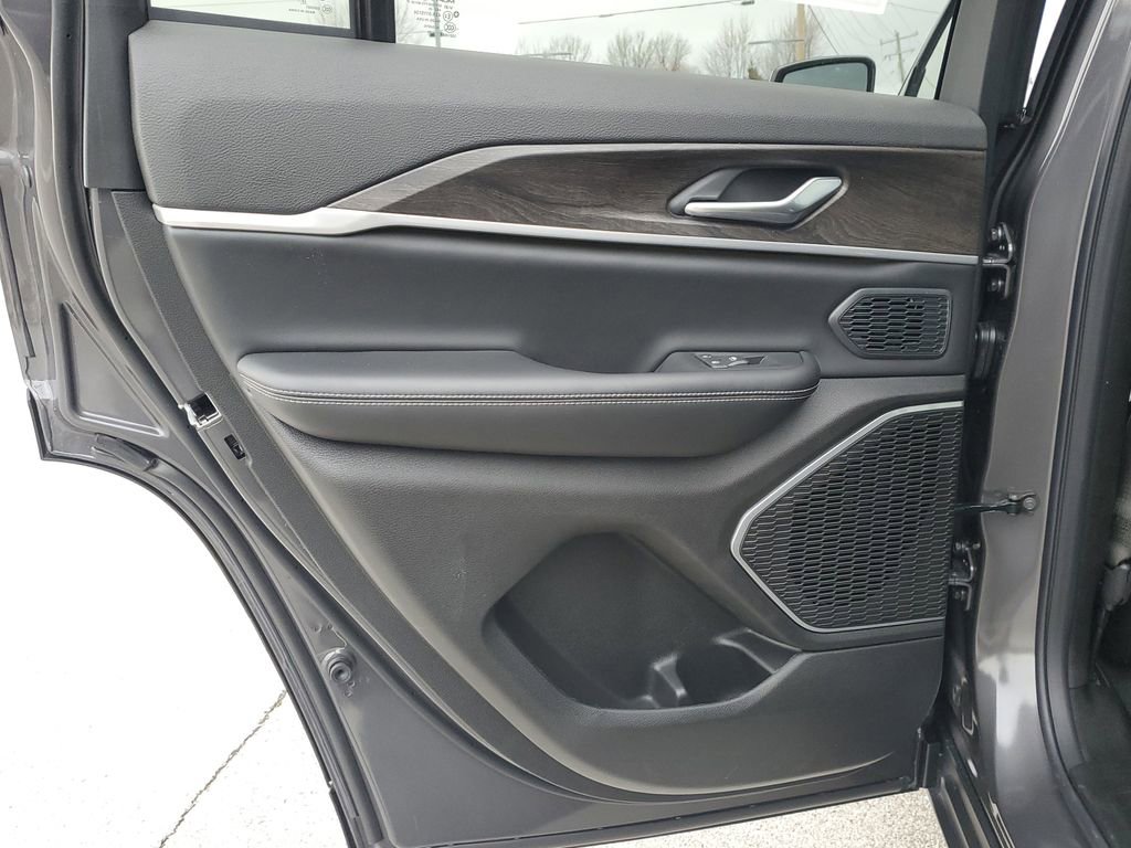 New 2026 Jeep Grand Cherokee Limited image 17