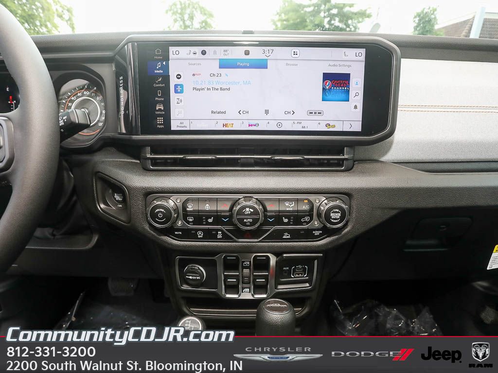 New 2025 Jeep Gladiator Sport AWD/4WD image 17