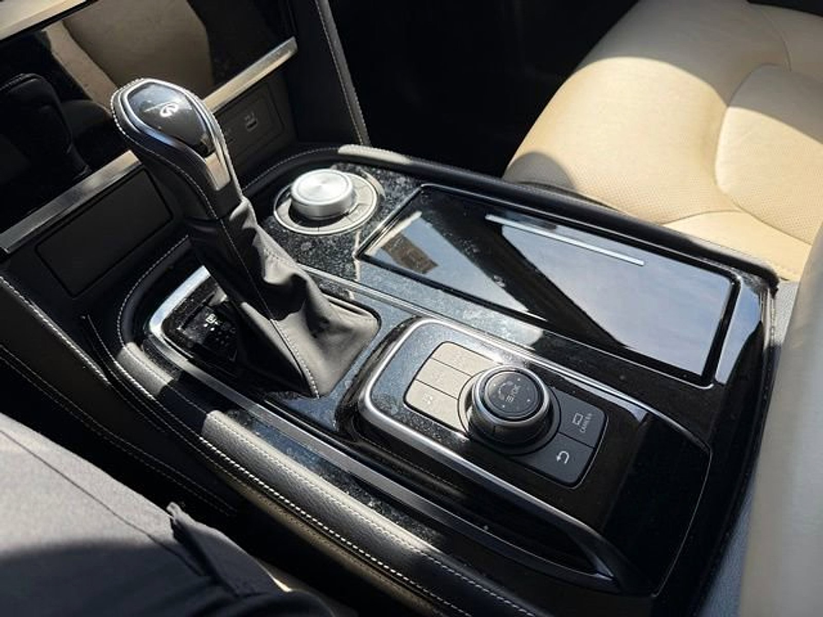 Certified 2024 INFINITI QX80 Premium Select w/ Cargo Package image 17