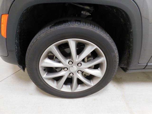 Used 2022 Jeep Grand Cherokee Laredo w/ Luxury Tech Group I image 11