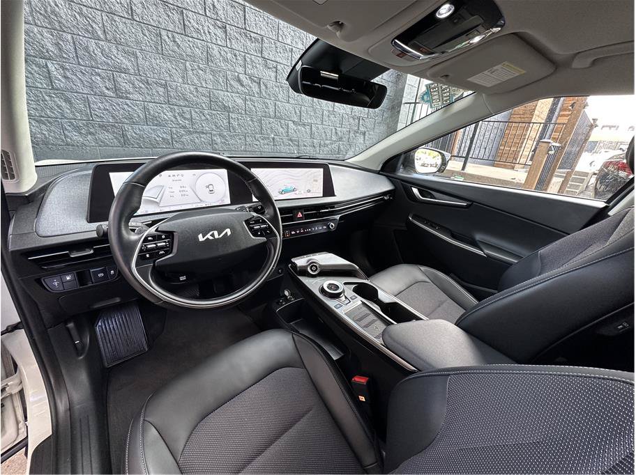Used 2024 Kia EV6 Light AWD/4WD image 2