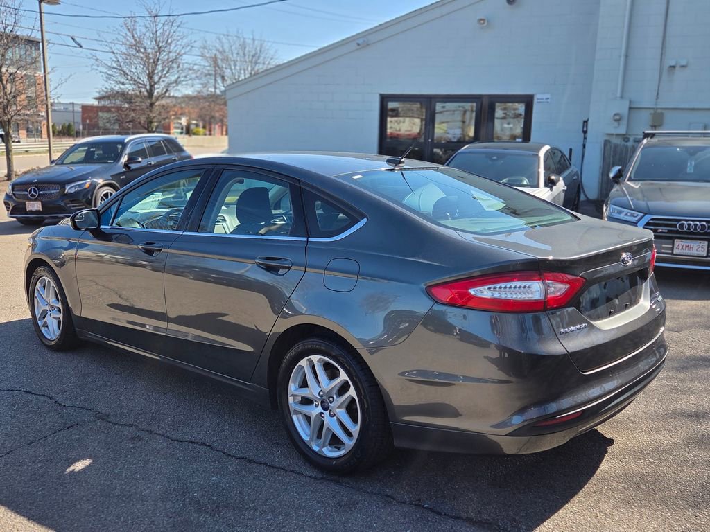 Used 2016 Ford Fusion SE image 4