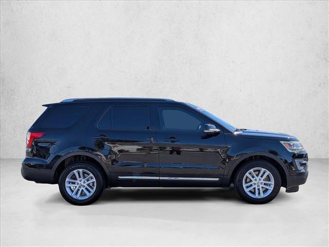 Used 2017 Ford Explorer XLT w/ Equipment Group 201A FWD image 4