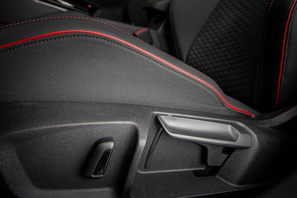 Used 2025 Volkswagen GTI SE FWD image 24