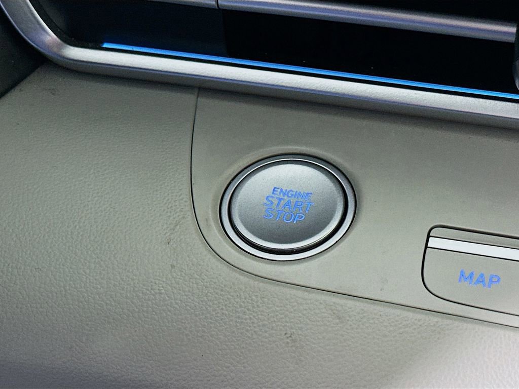 Used 2024 Hyundai Elantra Limited image 20