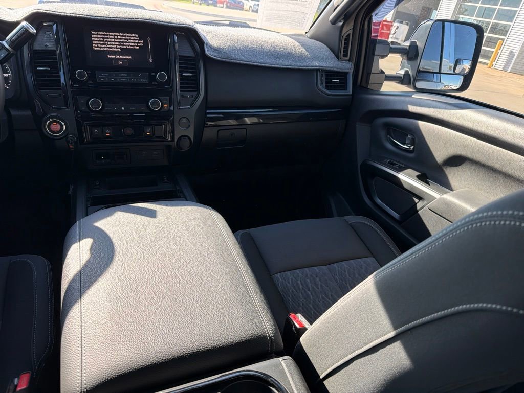 Used 2023 Nissan Titan SV w/ SV Convenience Package RWD image 12