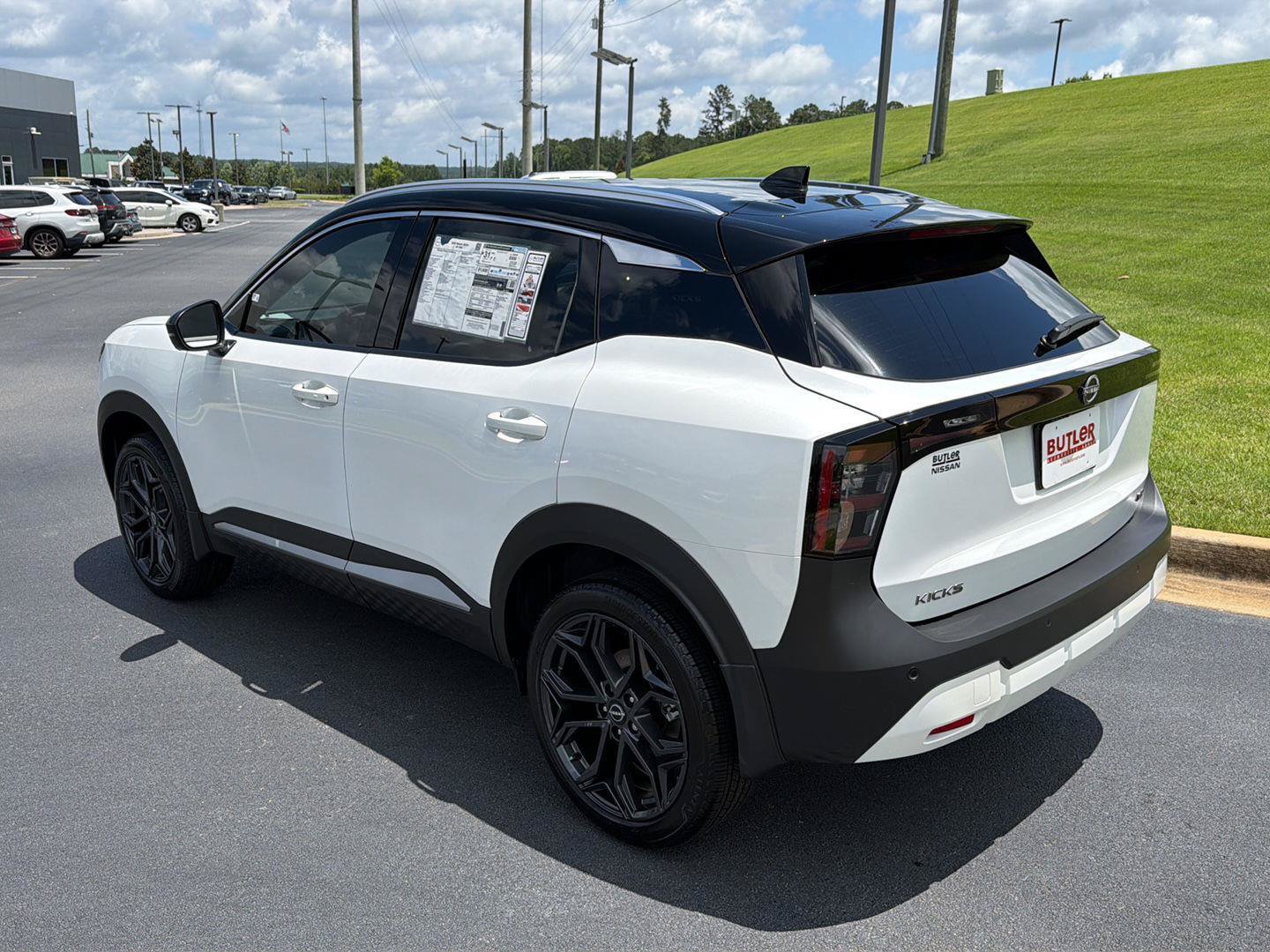 New 2026 Nissan Kicks SR FWD image 4