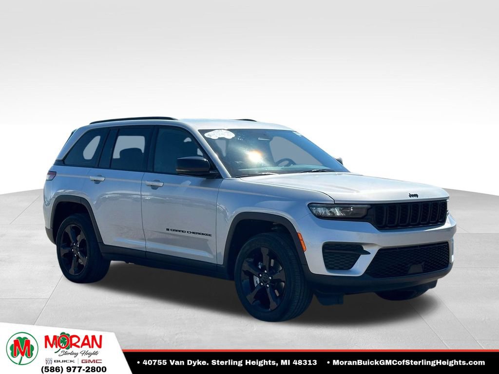 Used 2023 Jeep Grand Cherokee Altitude AWD/4WD image 6