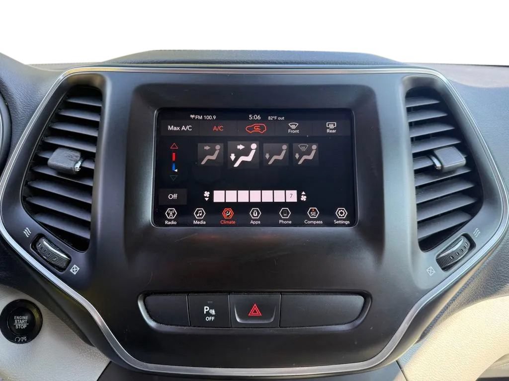 Used 2020 Jeep Cherokee Latitude Plus AWD/4WD image 21