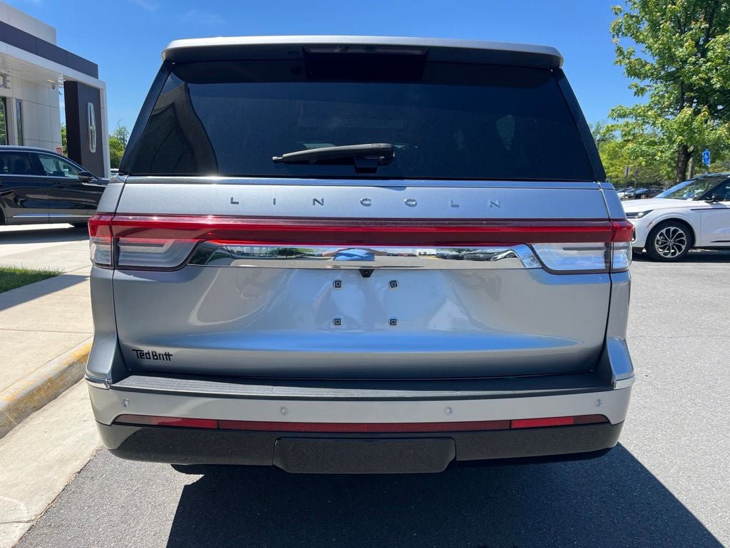 Used 2022 Lincoln Navigator L Reserve AWD/4WD image 7
