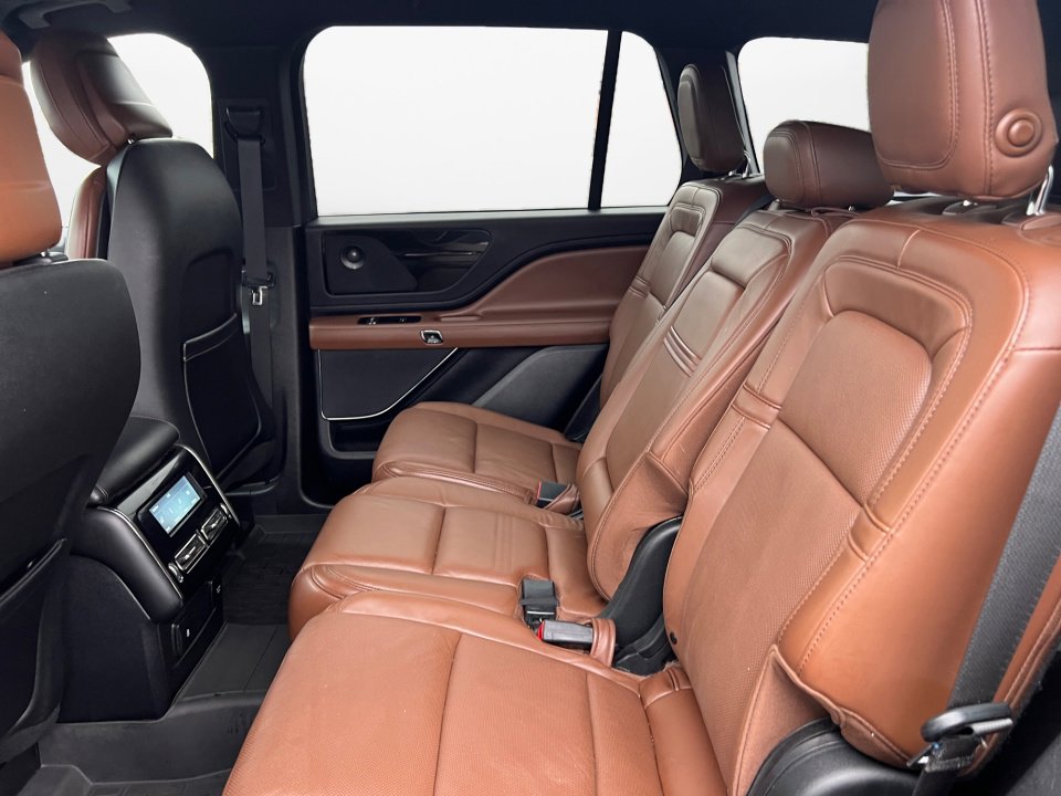 Used 2020 Lincoln Aviator Reserve w/ Equipment Group 201A image 15