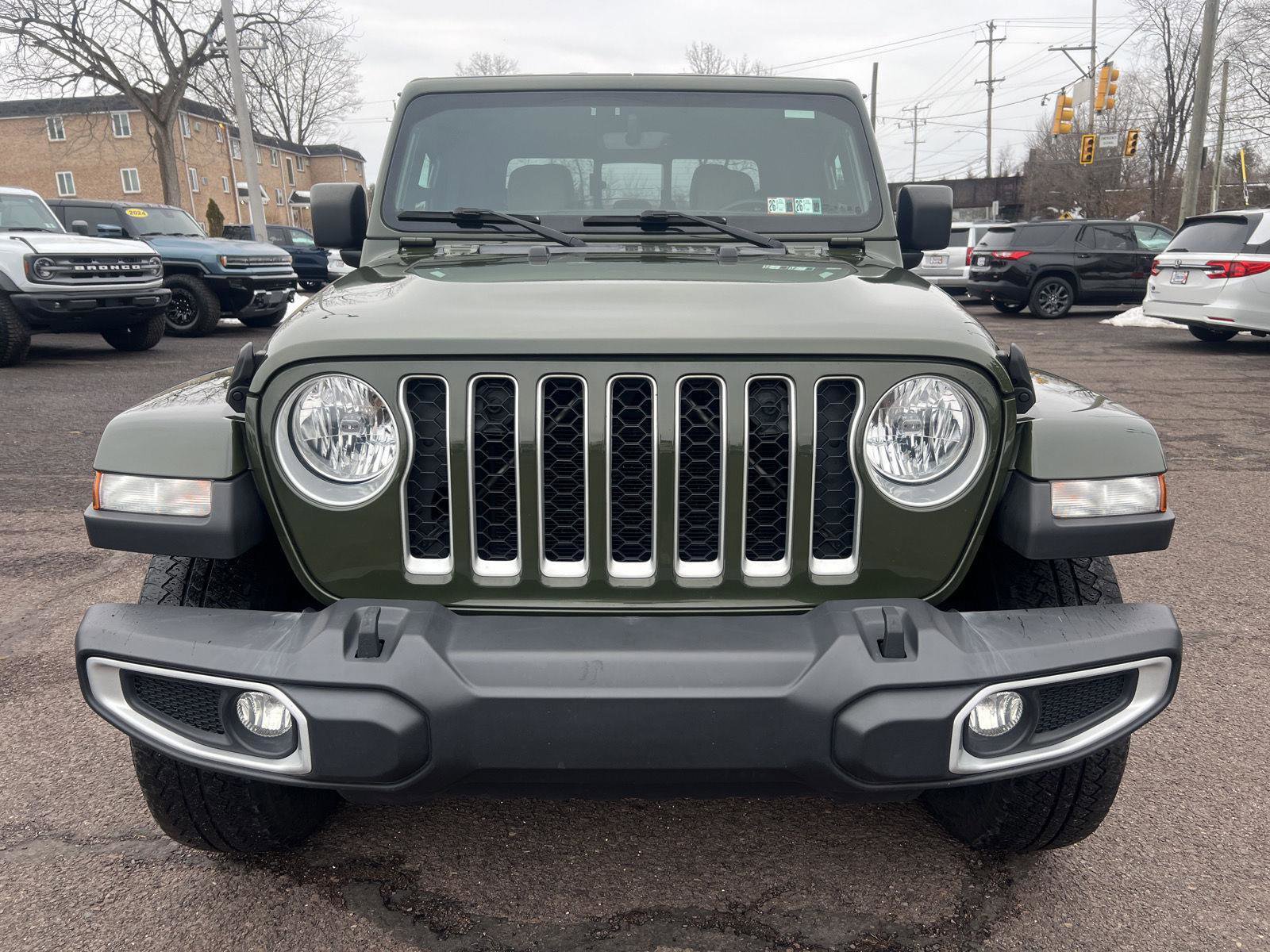 Used 2021 Jeep Gladiator Overland image 2