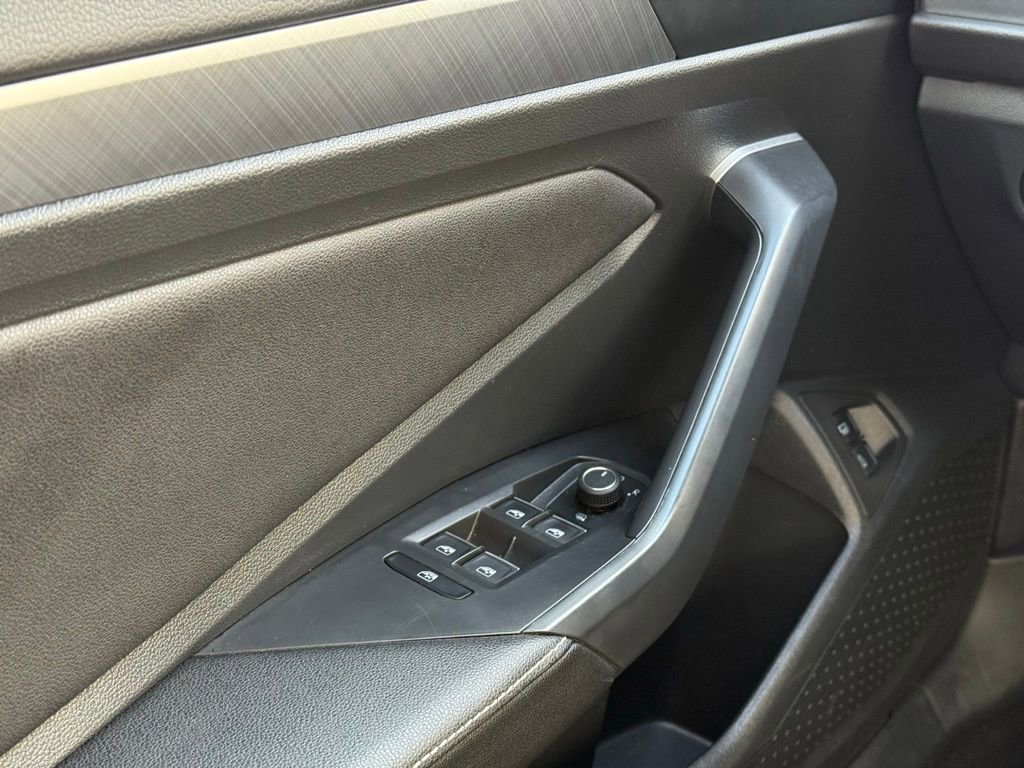 Used 2024 Volkswagen Jetta SE image 7