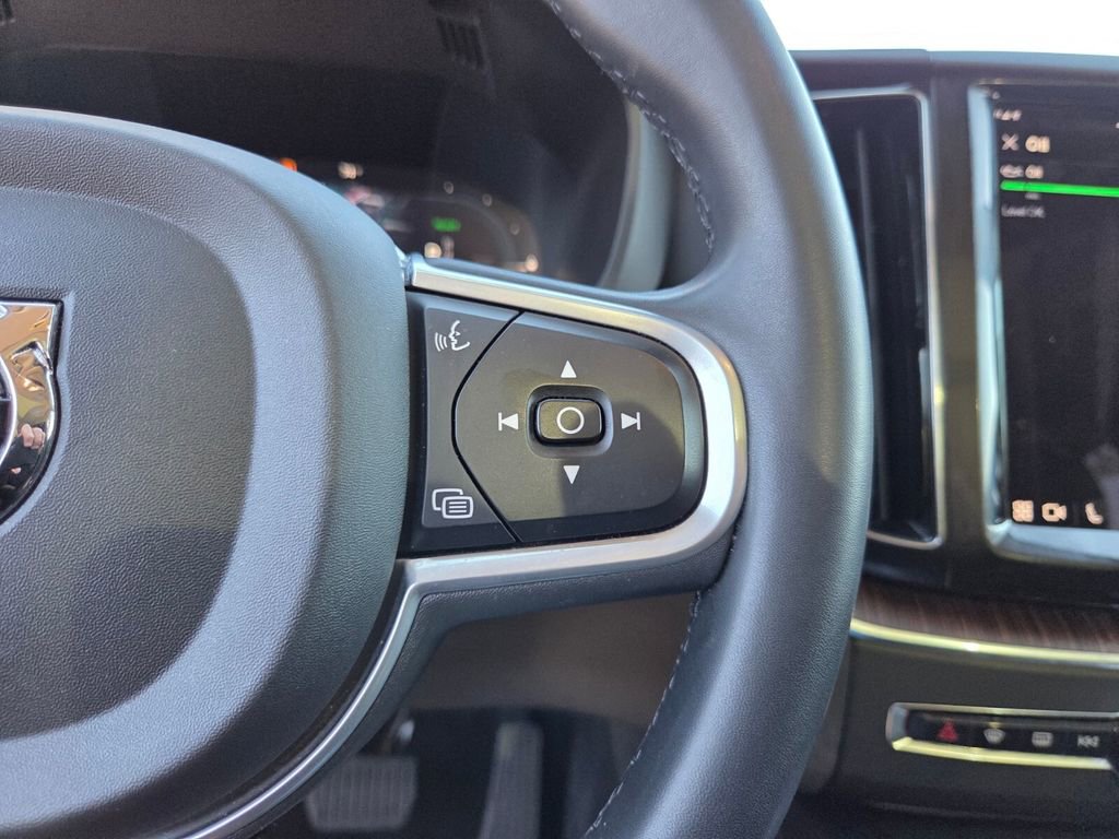 Used 2022 Volvo XC60 T8 Inscription Expression w/ Advanced Package image 30