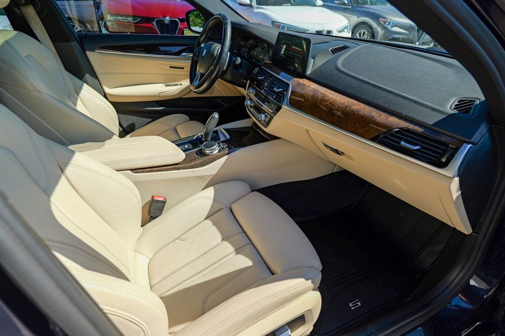Used 2018 BMW 540i xDrive image 32