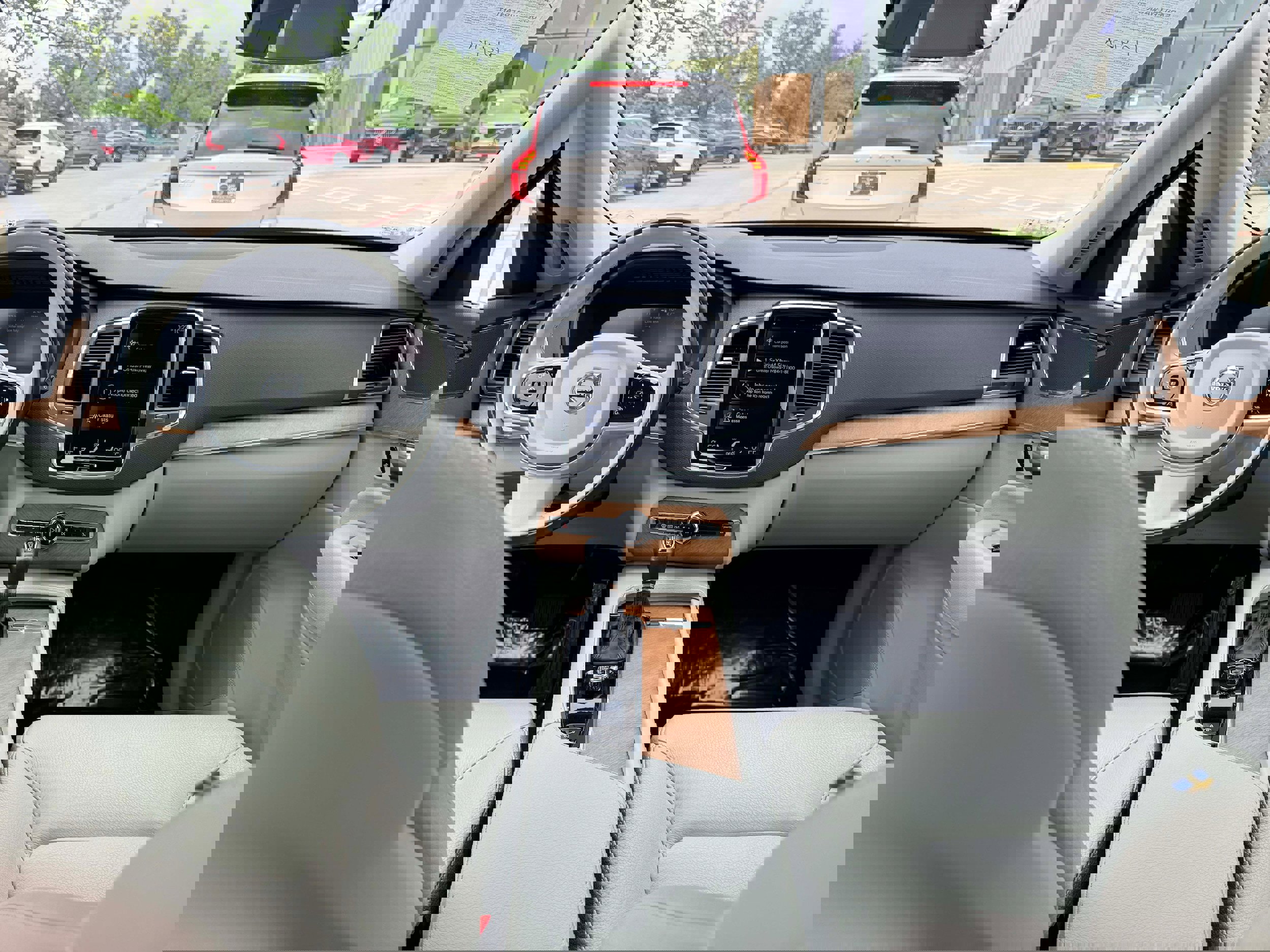 Certified 2022 Volvo XC90 T6 Momentum image 18