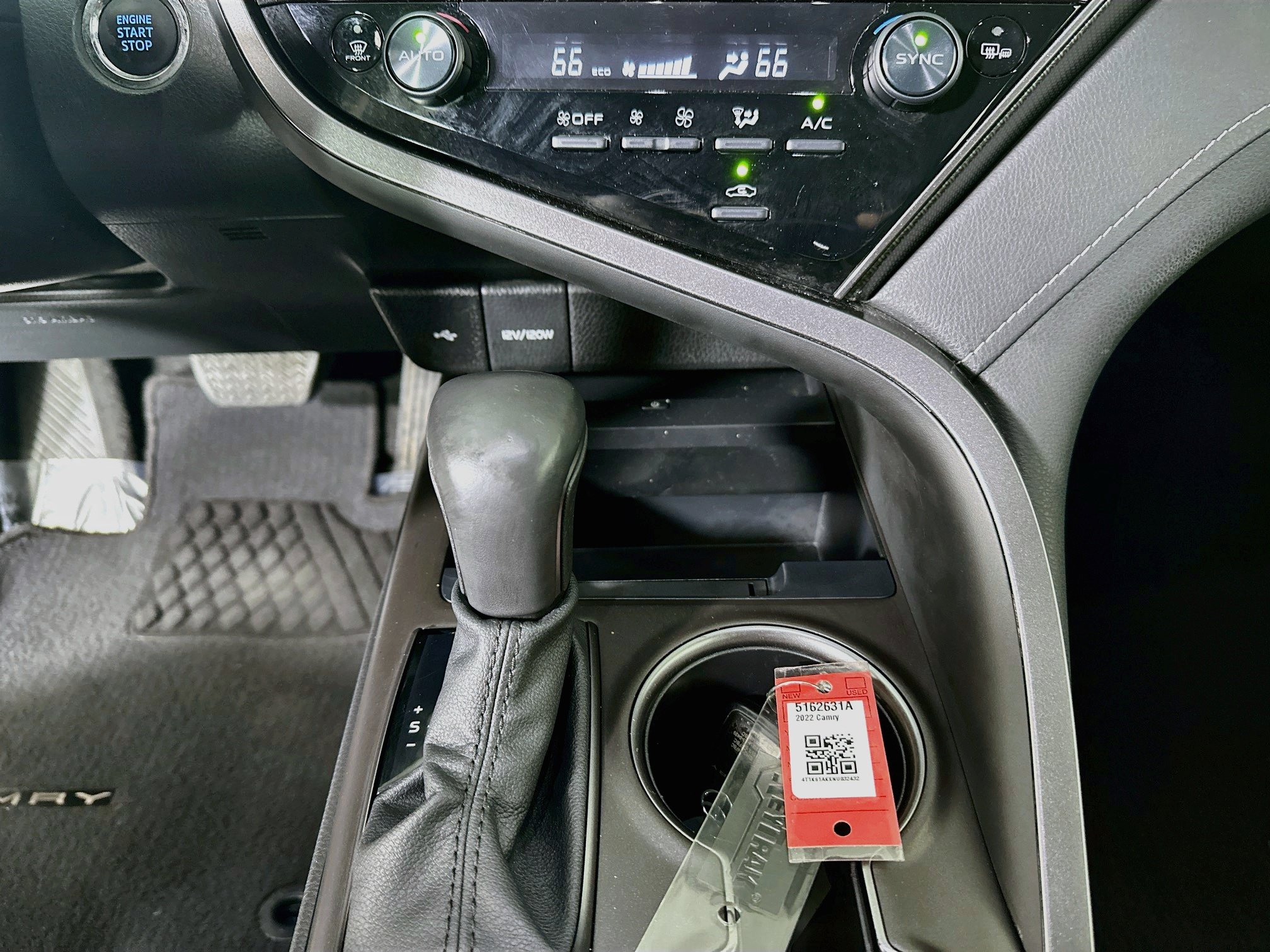 Used 2022 Toyota Camry XSE FWD image 23