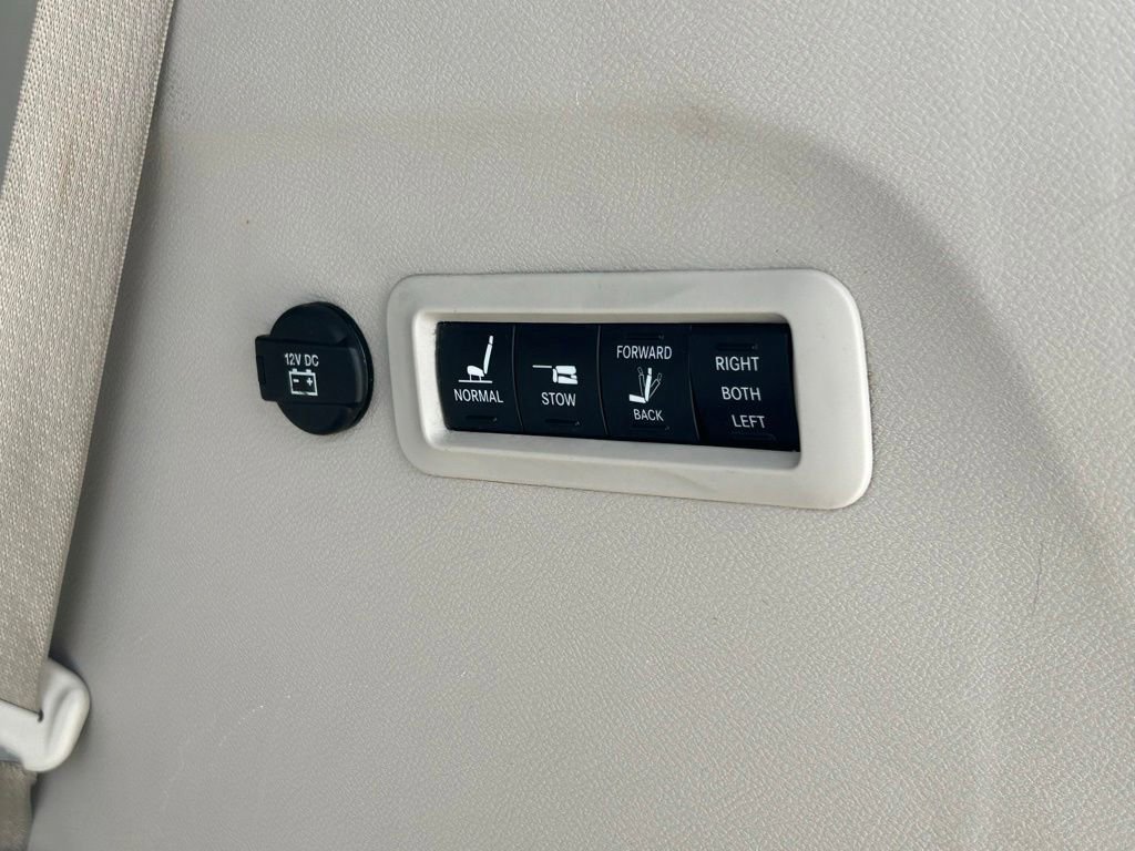 Used 2021 Chrysler Pacifica Limited AWD/4WD image 47