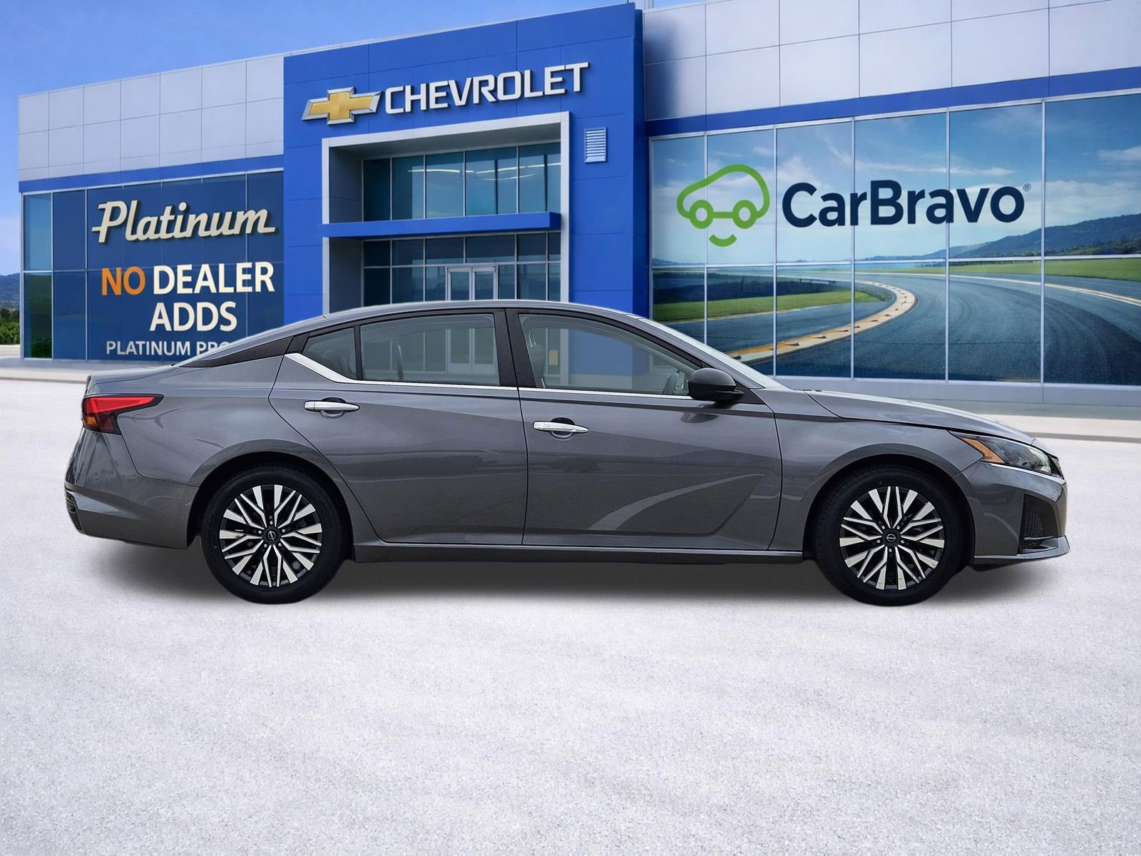 Used 2024 Nissan Altima 2.5 SV FWD image 7