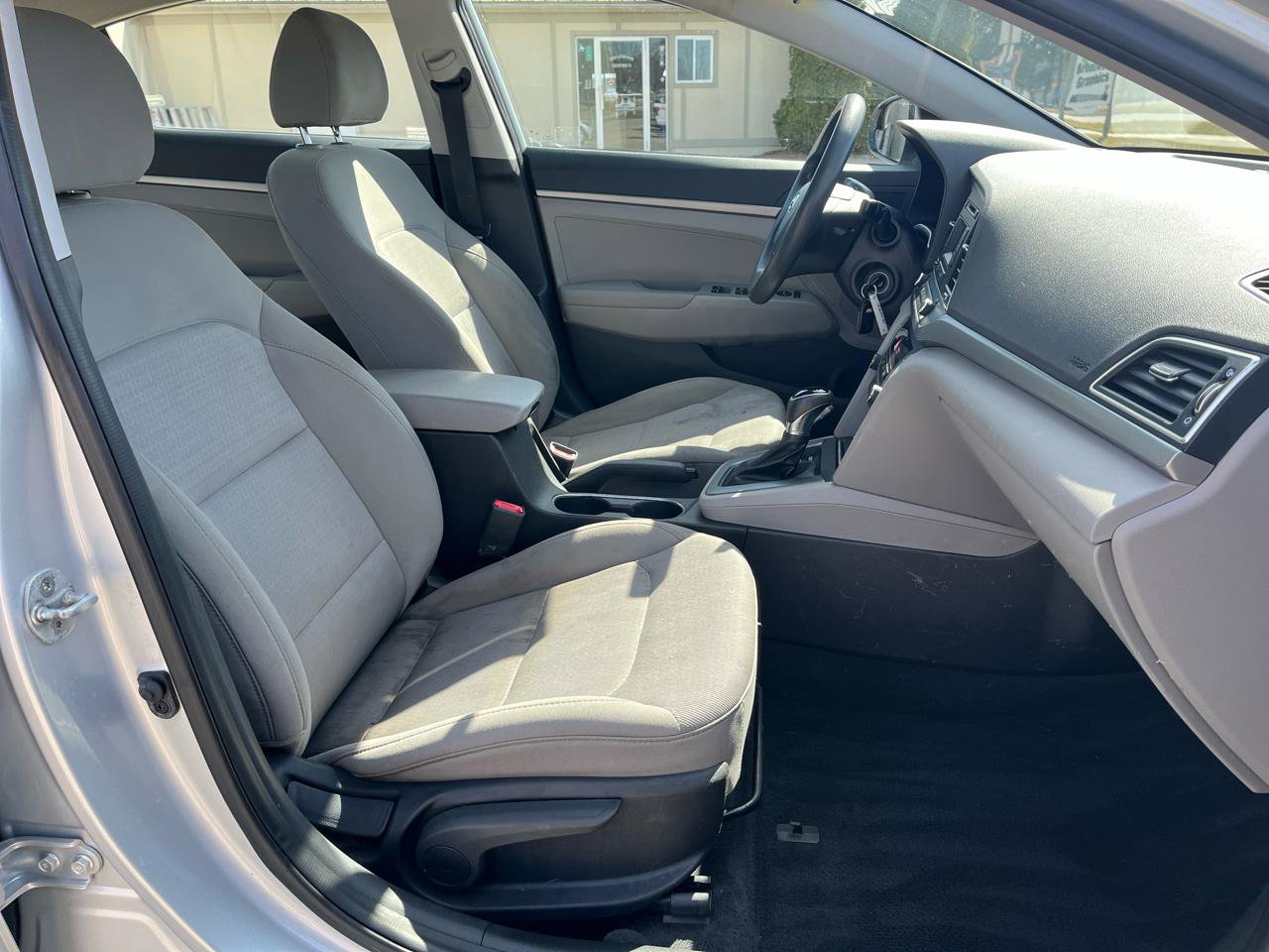 Used 2018 Hyundai Elantra SE FWD image 14