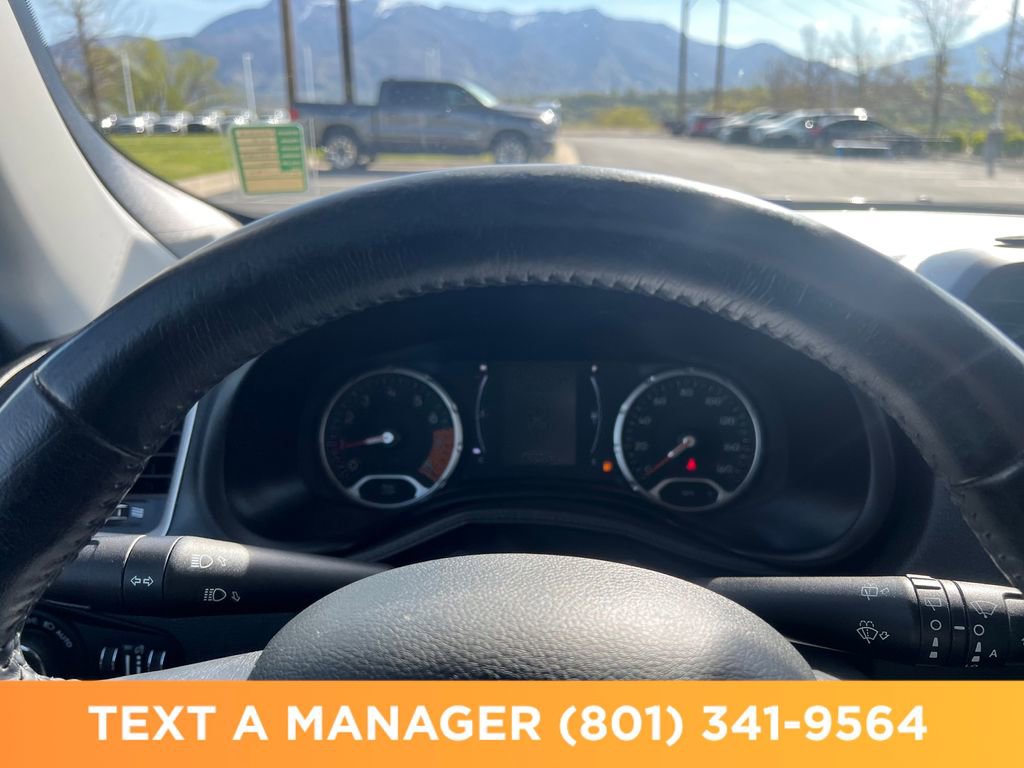 Used 2019 Jeep Renegade Latitude w/ Cold Weather Group image 17