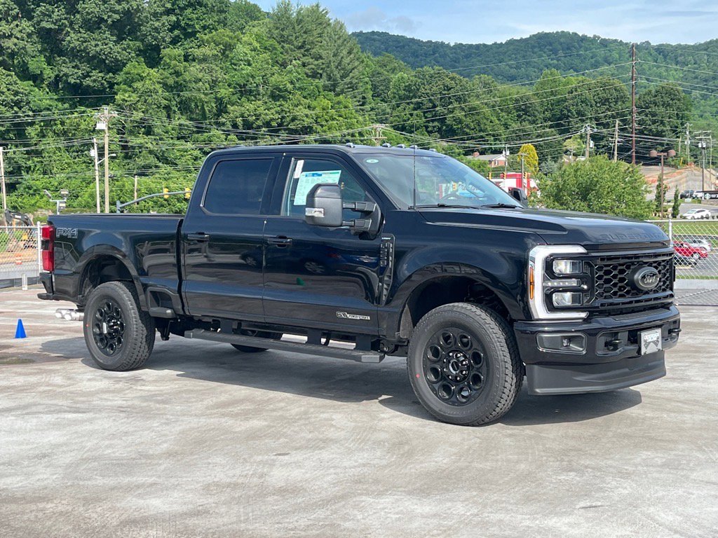 New 2025 Ford F250 Lariat w/ Black Appearance Package