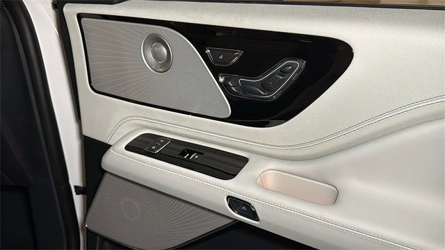 New 2026 Lincoln Aviator Black Label w/ Black Label Special Edition image 9