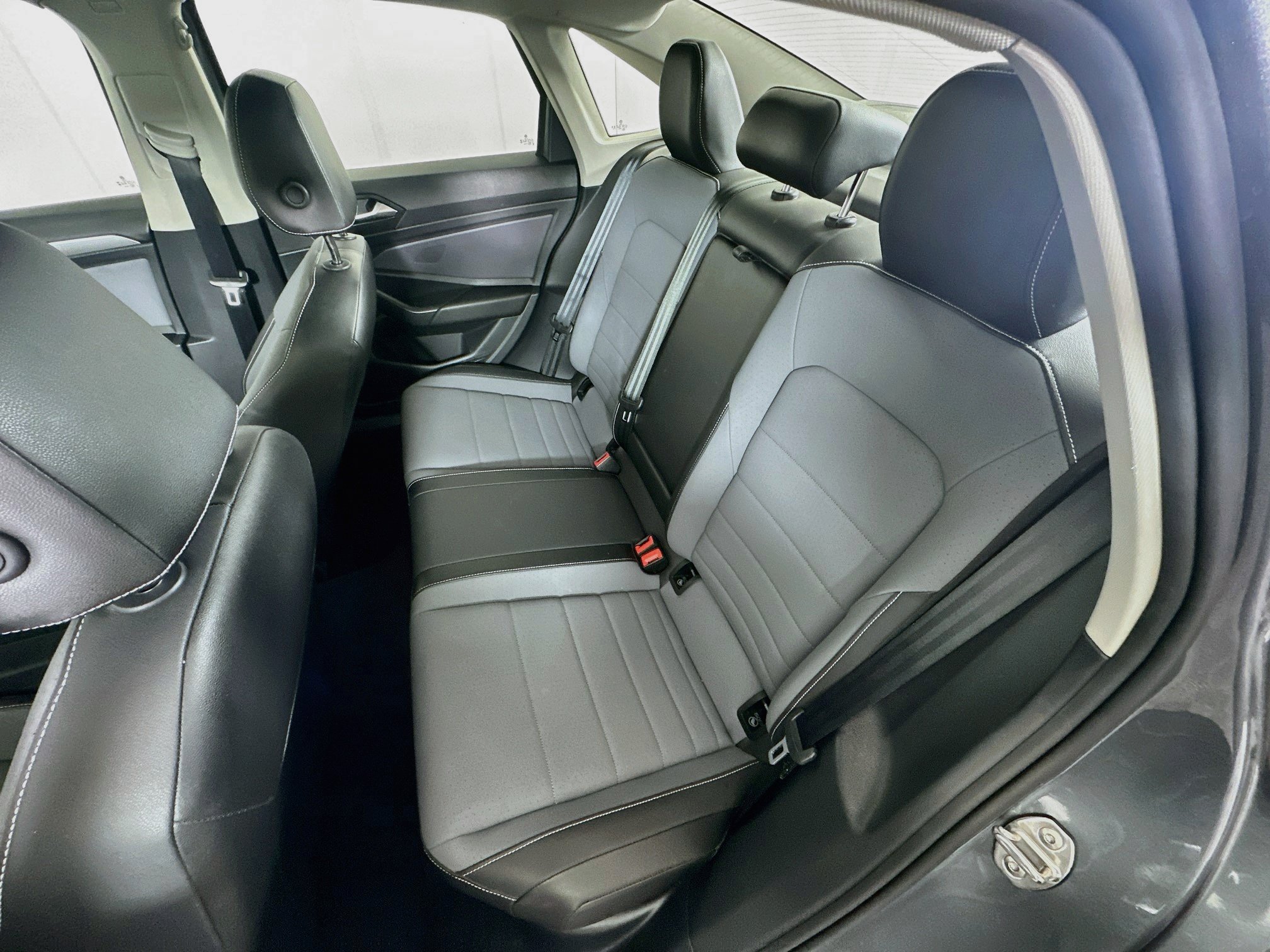 Used 2025 Volkswagen Jetta SE FWD image 27