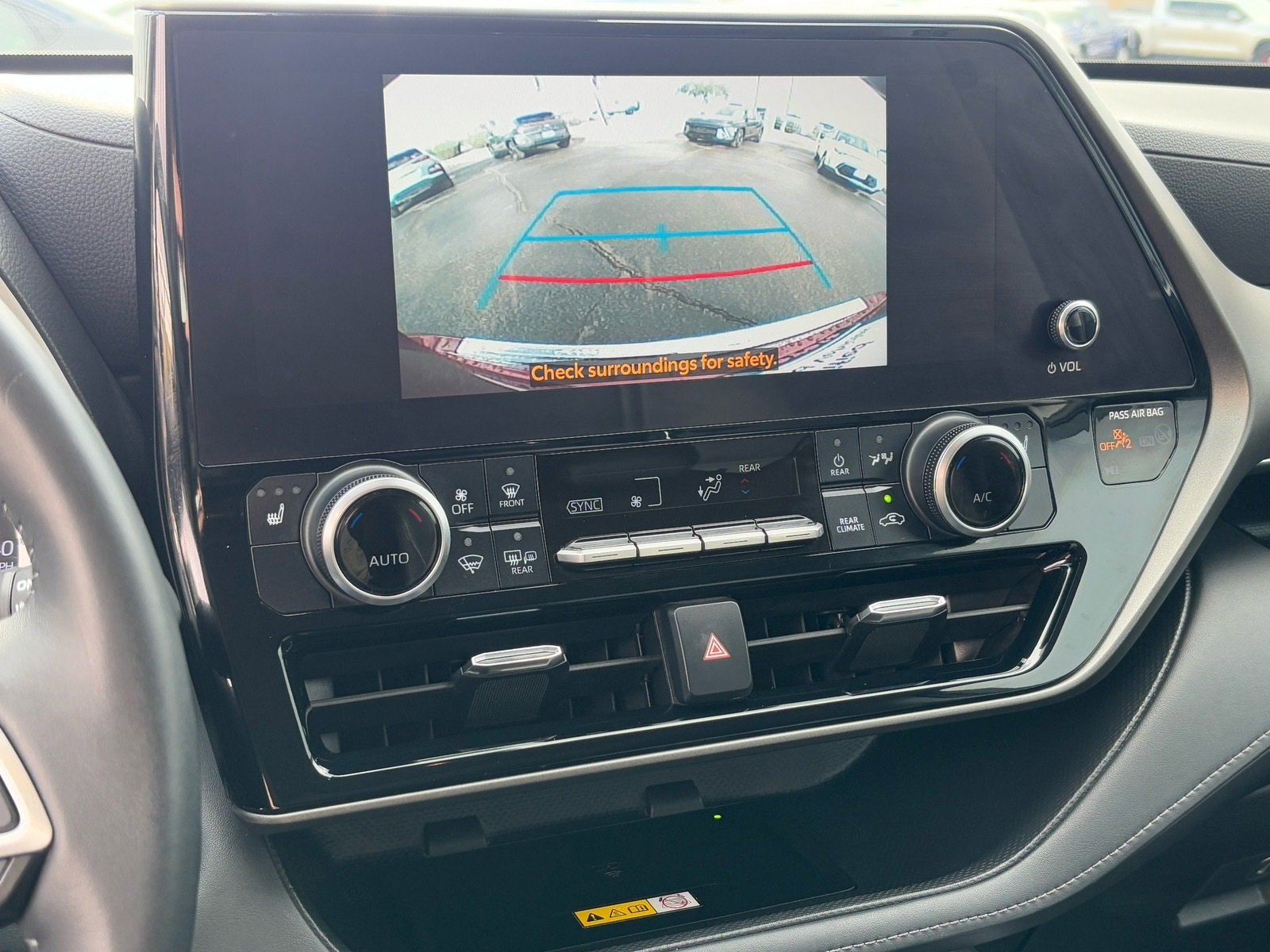 Certified 2023 Toyota Highlander XLE image 26