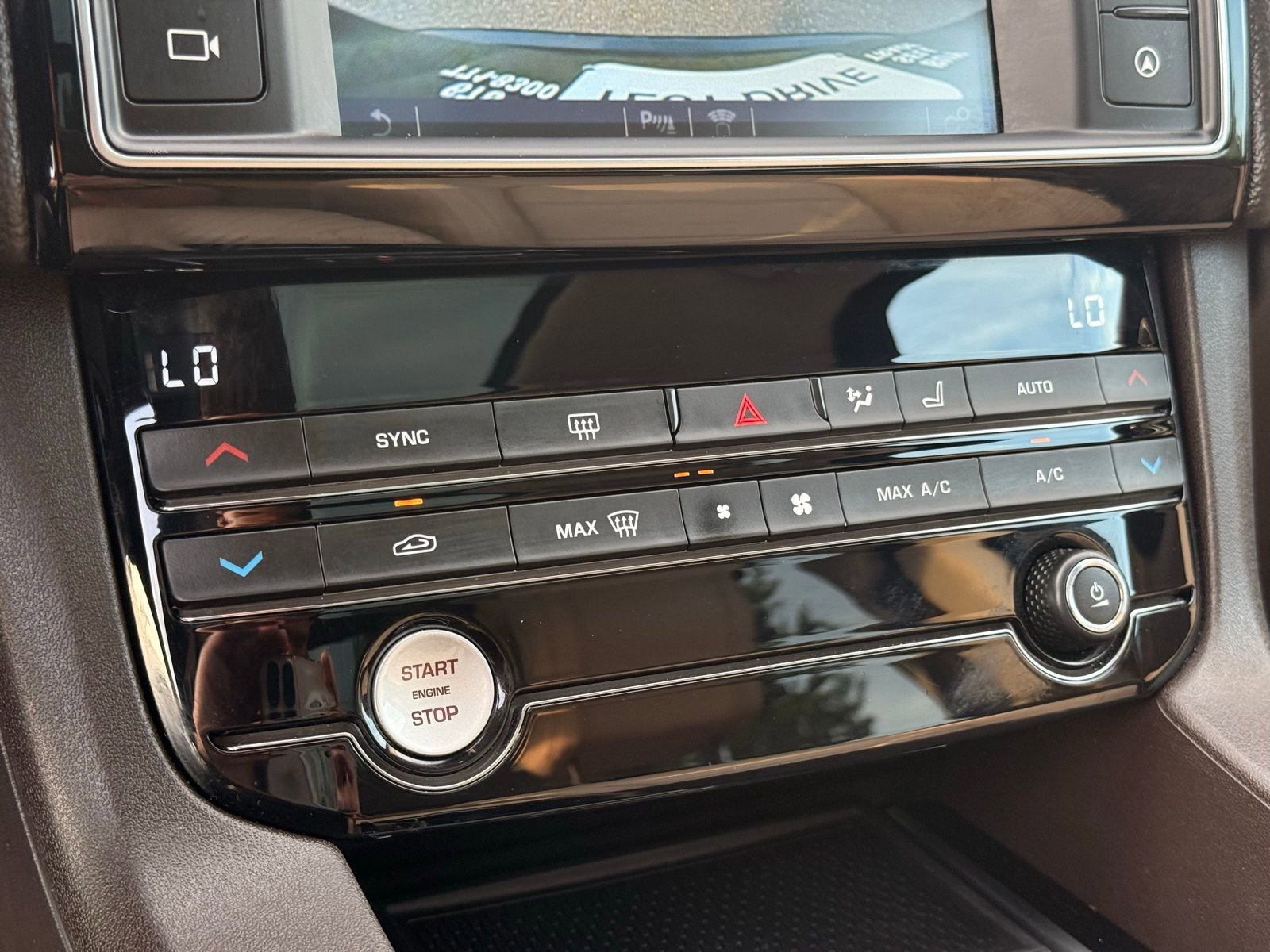 Used 2018 Jaguar F-PACE Prestige AWD/4WD image 25