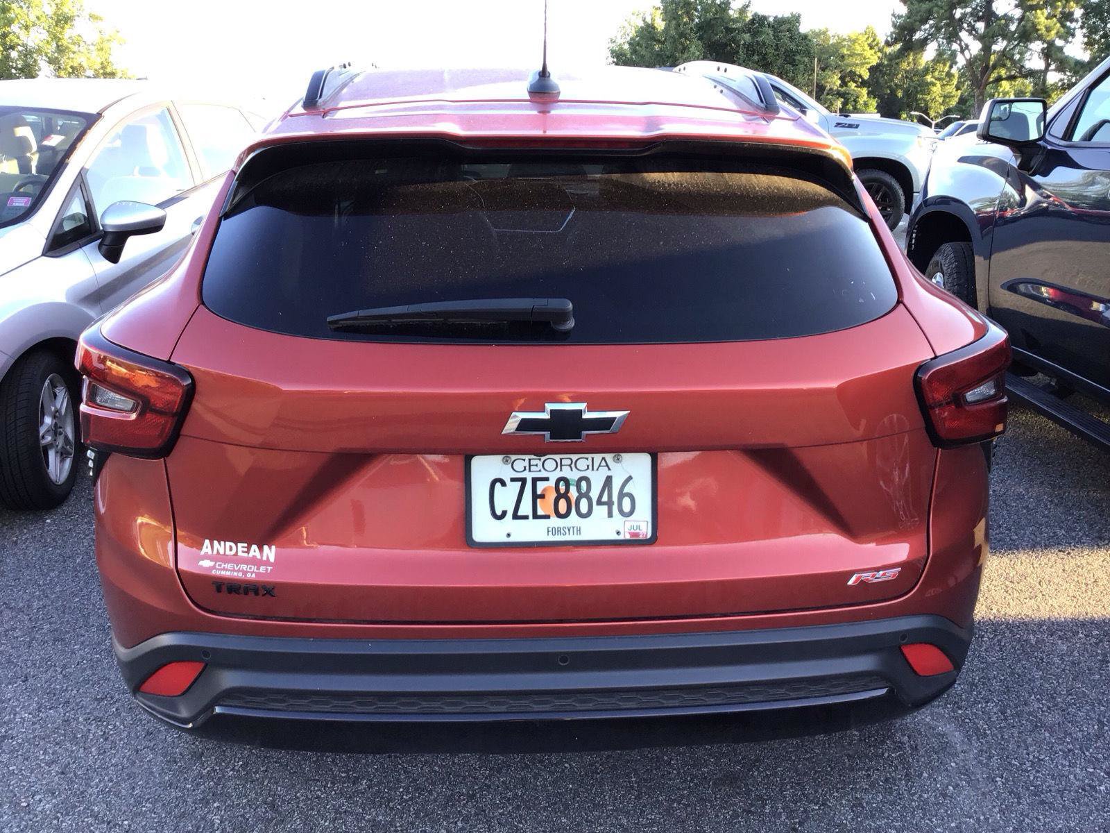 Used 2024 Chevrolet Trax RS w/ Sunroof Package FWD image 3