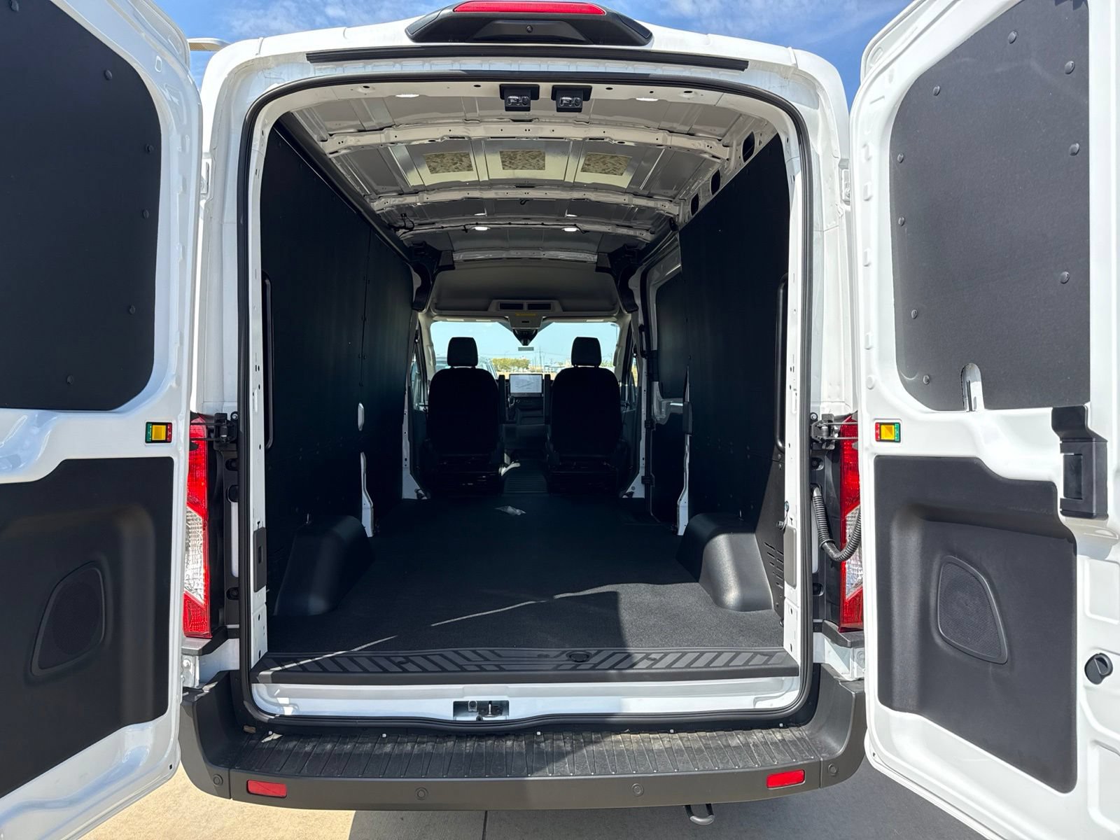 New 2026 Ford Transit 250 148 Medium Roof w/ Load Area Protection Package RWD image 5
