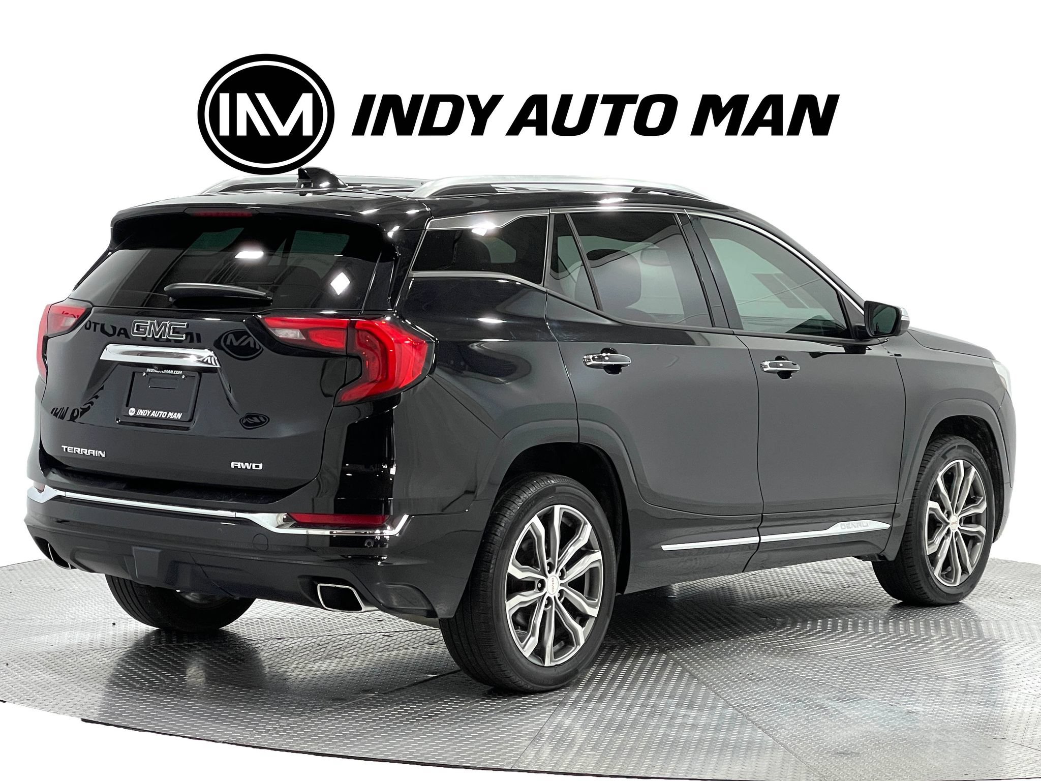 Used 2019 GMC Terrain Denali w/ GMC Pro Grade Package AWD/4WD image 4
