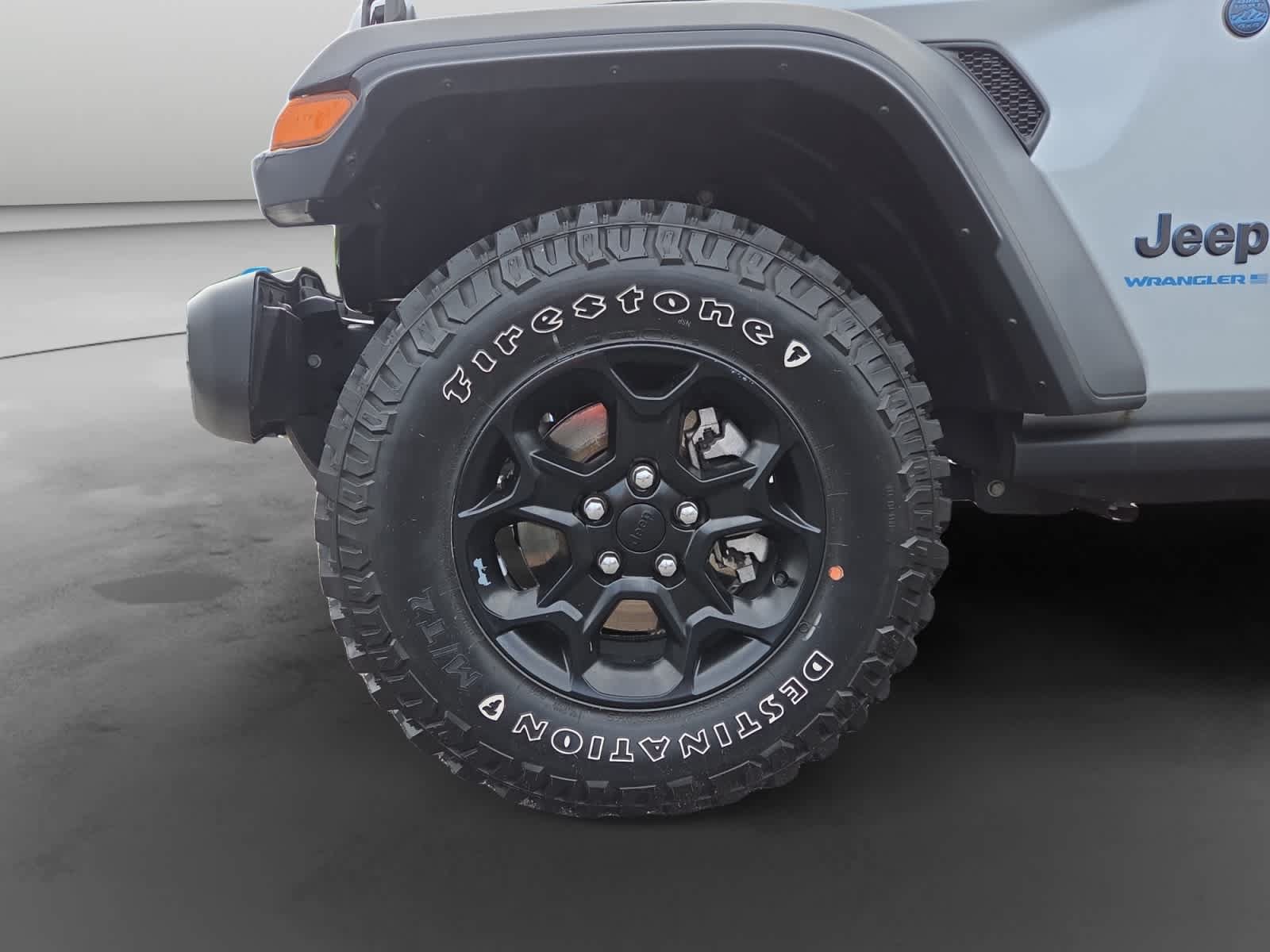 Used 2023 Jeep Wrangler Unlimited w/ Sun & Screen Package AWD/4WD image 9